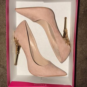 Gorgeous Esperanza pump